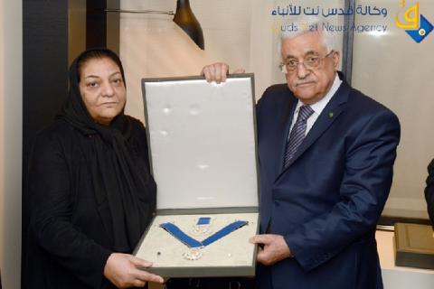 منح الشهيد المناضل عمر شبلي وسام الاستحقاق والتميز