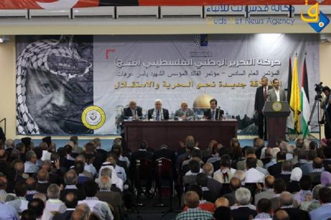 قيادات فتحاوية تطالب الرئيس عباس بعقد المؤتمر الحركي السابع