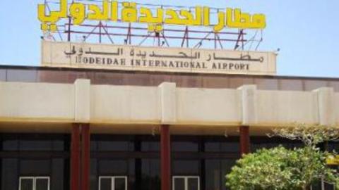 الإبل تغلق مطاراً يمنياً وتؤجل رحلات المسافرين