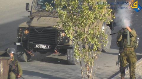 صور.. إصابة شاب وفتى بالرصاص المطاطي في بيت أمر