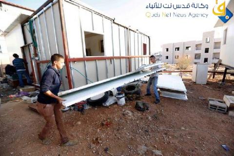 مستوطنون يفككون ٣ "كرافانات" سكنية بجبل البابا في القدس