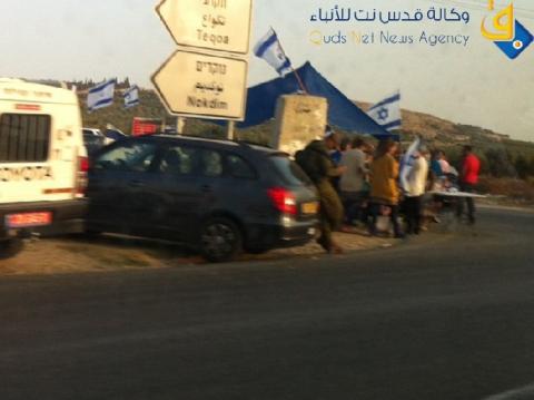 صور.. مستوطنون يتجمهرون شرق بيت لحم