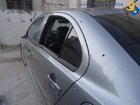 مطالباً إياه بالكشف عن الجناة.. أبو زايدة يحمل الرئيس عباس مسؤولية إطلاق النار