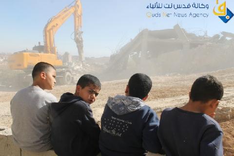 قوات الاحتلال تهدم عدد من البركسات في القدس