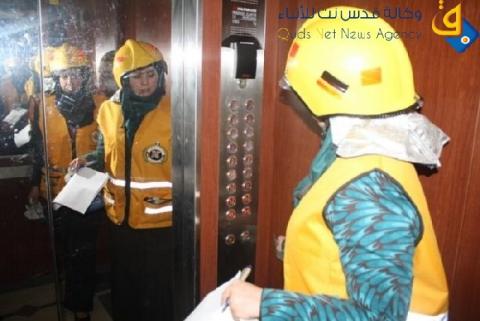إخلاء طفل من داخل مصعد في طولكر‎م