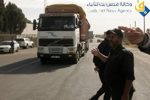 تجار غزة يمتنعون عن السفر إلى الضفة وإسرائيل بعد تقليص أعدادهم