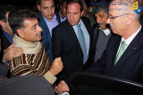 ابو مازن يهاتف معزيا باستشهاد المسن سعيد علي 