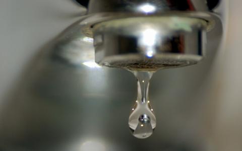 الفلاح الخيرية توفر مياه شرب صحية للعائلات المحتاجة في غزة