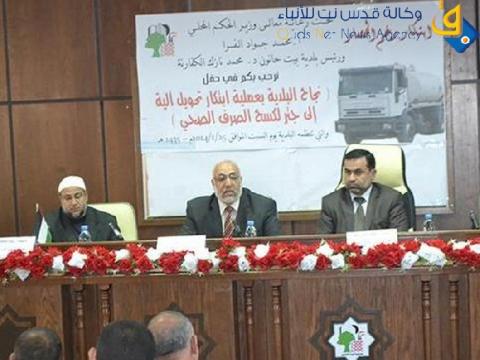 الفرا يشيد باختراع بلدية بيت حانون تحويل شاحنة لكاسحة مياه عادمة
