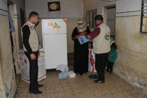 "روّاد" تقدم إغاثة عاجلة لأسرة فقيرة بغزة