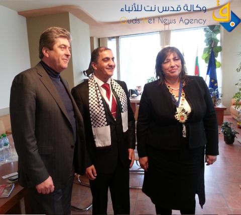 رئيس مهرجان "السوريفا" يكرم السفير الفلسطيني لدى بلغاريا