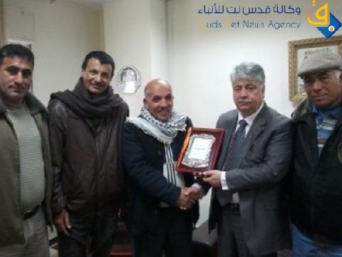 اللجنة الوطنية لمقاومة الجدار والاستيطان تكرم الوزير مجدلاني