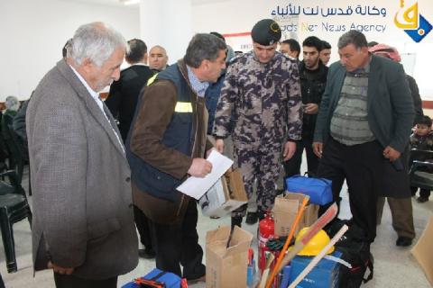 الاغاثة الزراعية بالتعاون مع الدفاع المدني  تسلم معدات لمواجهة  المخاطر والطوارئ لمتطوعي قرى جنوب غرب نابلس