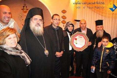 رغم منع الاحتلال... توقيع كتاب "همسات وترية" في منزل عائلة مقدسية