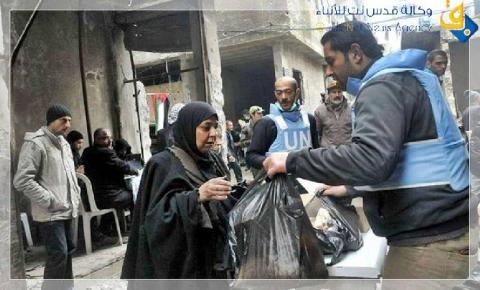 120 تلميذا فلسطينيا يغادرون مخيم اليرموك المحاصر لتقديم الامتحانات
