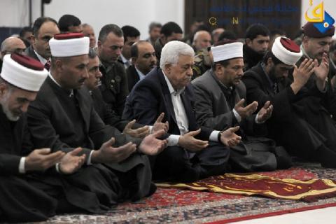 أداء صلاة الاستسقاء في مقر الرئاسة في رام الله