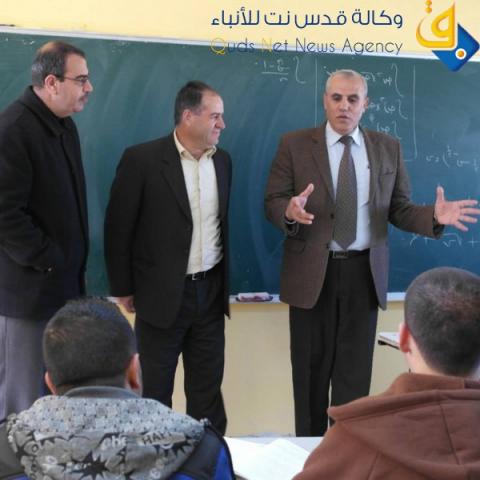 مدير تربية شمال الخليل يتفقد مدارس بيت أولا الثانوية ويلتقي بطلبتها