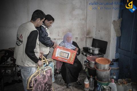 "روّاد" توزع إغاثة شتاء على الأسر الفقيرة في غزة