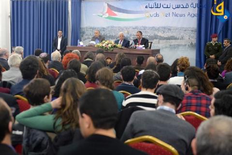 الرئيس عباس يلتقي 250 إسرائيليا في المقاطعة