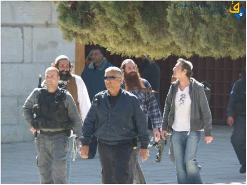 عشرات المستوطنون المتطرفون بقيادة "فيجلن" يقتحمون المسجد الأقصى