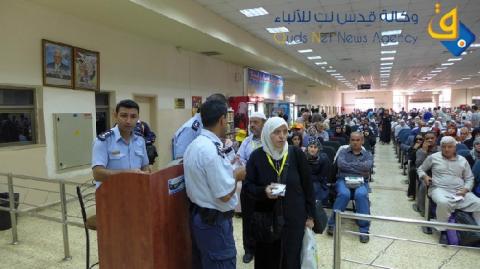 الشرطة : 25 ألف مسافر تنقلوا الأسبوع الماضي عبر معبر الكرامة