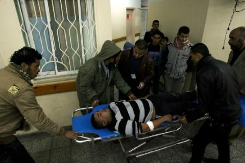 إصابتان بانفجار غامض داخل منزل ببيت حانون