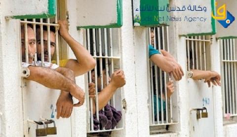 مصلحة سجون الاحتلال تقدم خبزا متعفنا وخضارا تالفة للأسرى