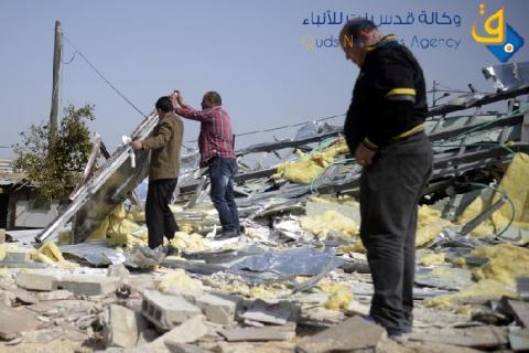 الاحتلال يهدم بركسين للسكن و يعتقل مواطنين في القدس