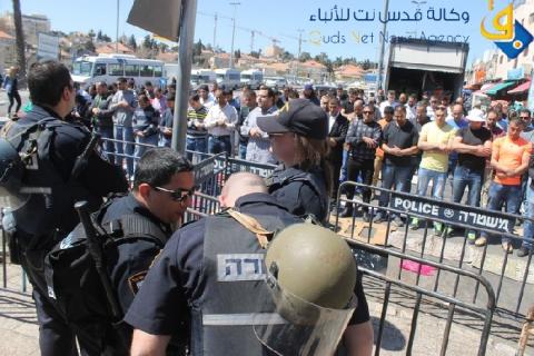 مقدسيون يؤدون "الجمعة" على أرض مهددة بالمصادرة في سلوان