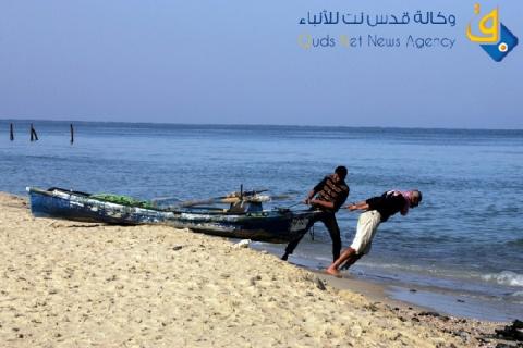 بحرية الاحتلال تستهدف مراكب الصيادين قبالة بحر غزة