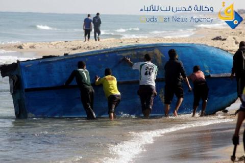 الاحتلال يطلق نيرانه صوب قوارب الصيادين قبالة غزة