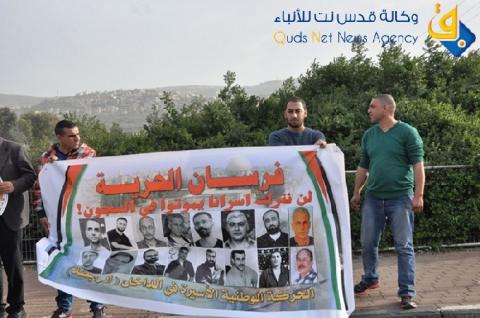 شكاوي ضد لافتة تحمل صور  لاسرى الداخل بباقة الغربية