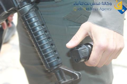 الامن الفلسطيني يعيد بندقية اسرائيلية سقطت بالخطأ
