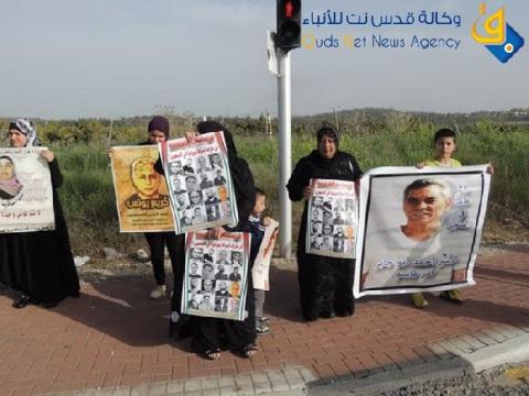 المئات يتظاهرون أمام سجن "هداريم" للمطالبة بتحرير الأسرى