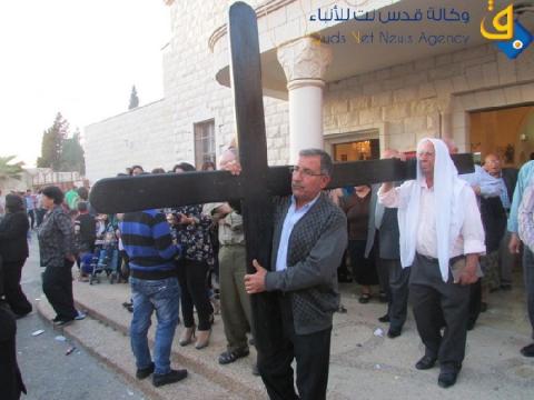 صور.. الطوائف المسيحية تحتفل بالجمعة الحزينة في الزبابدة
