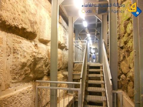 الاحتلال يشرع بحفريات واسعة في رأس العامود بالقدس