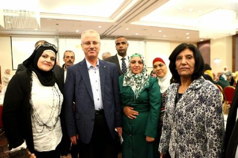 الحمد الله: الحكومة تدعم المرأة وتضمن مشاركتها في المواقع العليا وصنع القرار