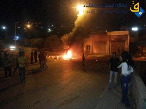 صور.. مواطنون يشعلون الاطارات ببيت لحم احتجاجا على قطع المياه