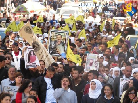 مسؤول يطالب بدعم شعبي وتحرك سياسي لنصرة الأسرى