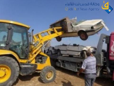 الشرطة تتلف 34 مركبة غير قانونية في طولكرم