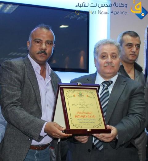 فصائل العمل الوطني  تكرم بلدية طولكرم وتعتبرها رافعة العمل الوطني