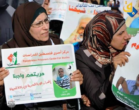 أسرى فلسطين ينظم مهرجان حاشد في الخليل تضامنا مع الأسرى الإداريين