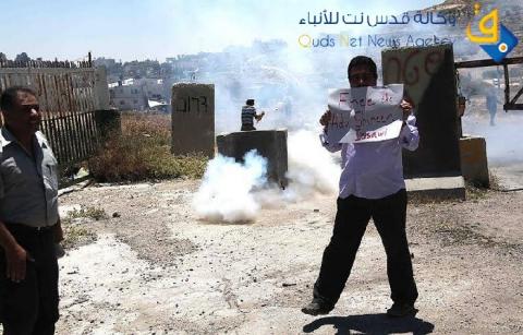 صور.. اصابات بقمع مظاهرة تضامن مع الاسرى في الخليل