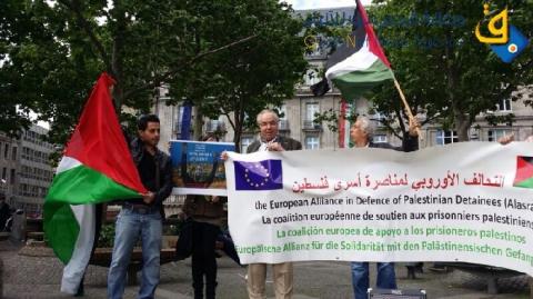 صور.. وقفة تضامنية مع الأسرى المضربين  عن الطعام في المانيا