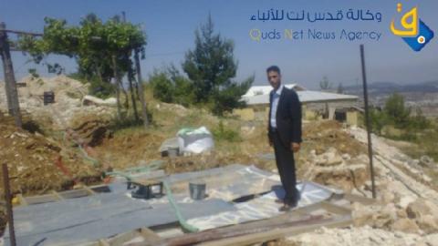صور.. مستوطنون يفتحون حفرة امتصاصية ويخربون اشجار عنب ببيت لحم