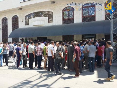 "النقد" تفرض دولارا كعمولة للسحب عن "الكاونتر" في البنوك