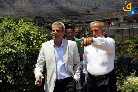 قلقيلية: المحافظ يتفقد المناطق الزراعية المعزولة خلف الجدار الفصل