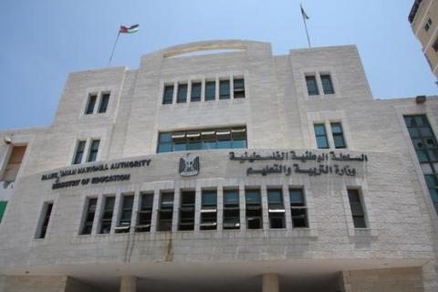 التعليم بغزة تحذر من عدم تمكنها بدء العام الدراسي بشكل طبيعي