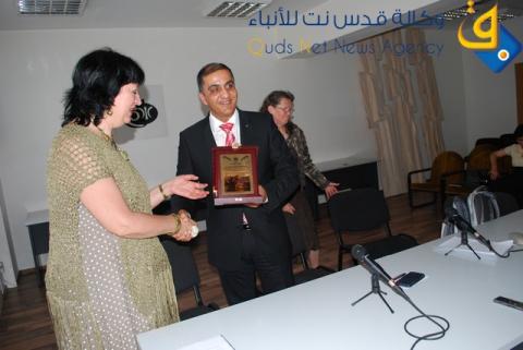 السفير المذبوح يكرم رئيسة اتحاد الصحفيين البلغار
