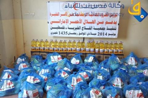 الفلاح الخيرية توزع طرودا غذائية  على الأسر الفقيرة في محافظة شمال غزة